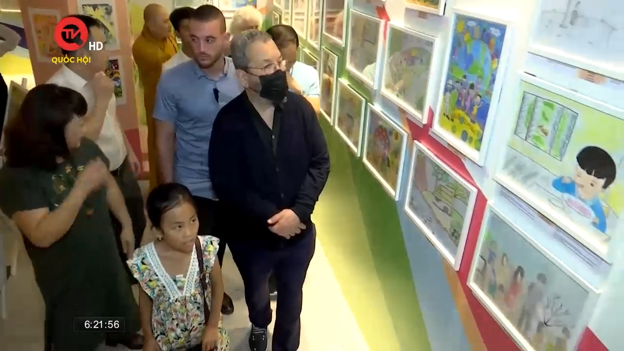 Cựu Thủ tướng Israel tham quan triển lãm tranh “Việt Nam ước mong” vì trẻ em yếu thế