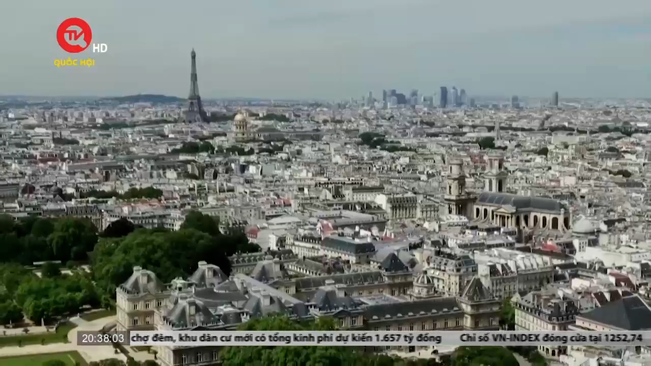 Nắng nóng phơi bày thực trạng thiếu cây xanh ở Paris