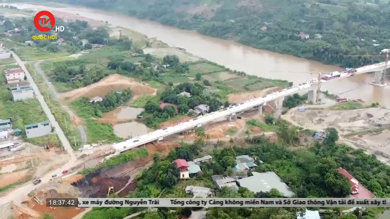 Lào Cai: Hợp long cầu thứ tám bắc qua sông Hồng