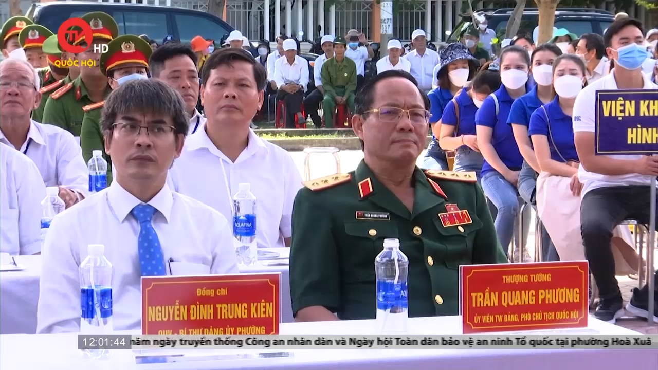 Phó Chủ tịch Quốc hội Trần Quang Phương dự ngày hội toàn dân bảo vệ an ninh tổ quốc tại Đà Nẵng