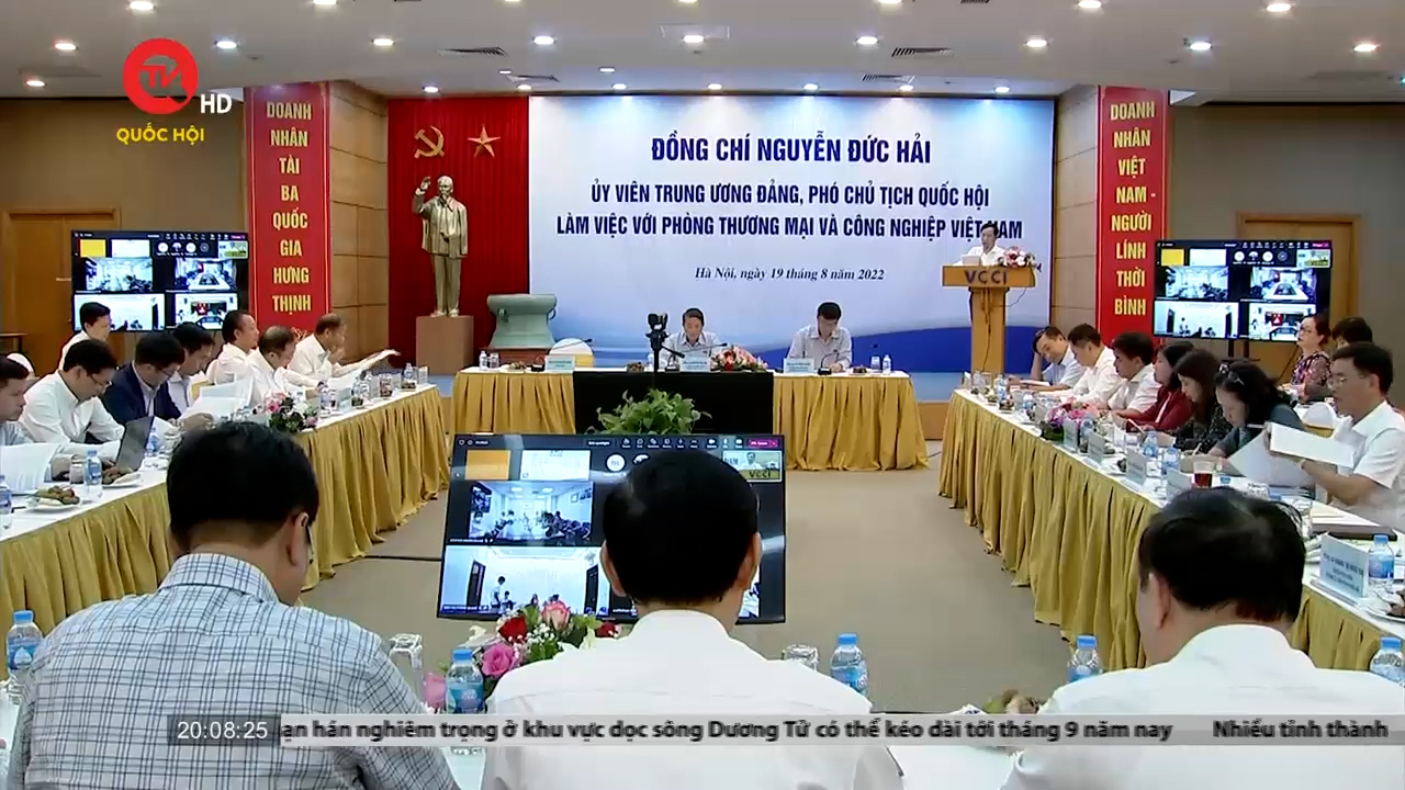 Phó Chủ tịch Quốc hội Nguyễn Đức Hải lắng nghe kiến nghị, đề xuất của đại diện cộng đồng doanh nghiệp
