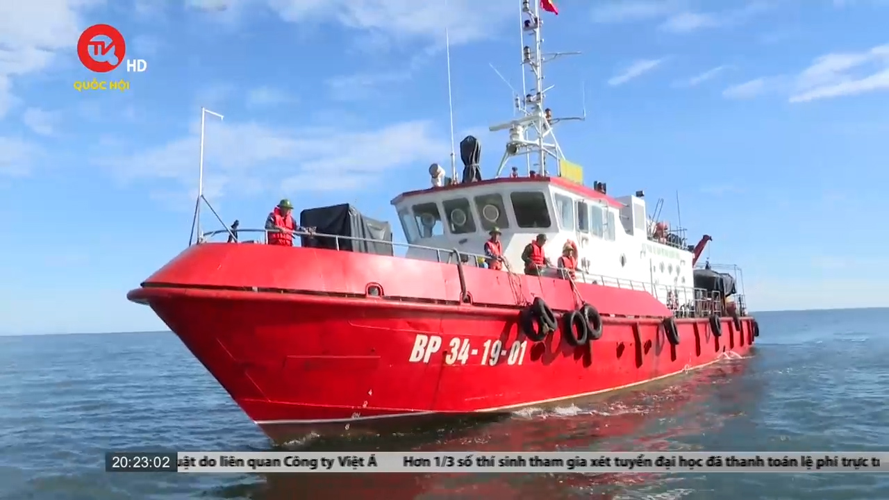 Cứu 9 thuyền viên gặp nạn trên biển tại Hà Tĩnh