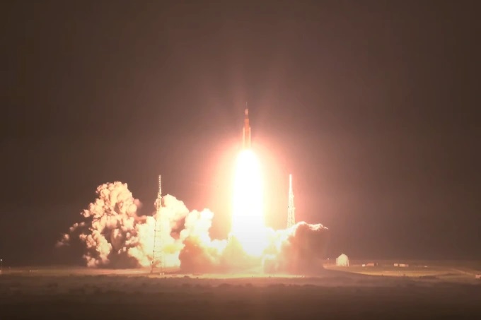 NASA phóng thành công tên lửa Artemis 1 sau nhiều lần hoãn