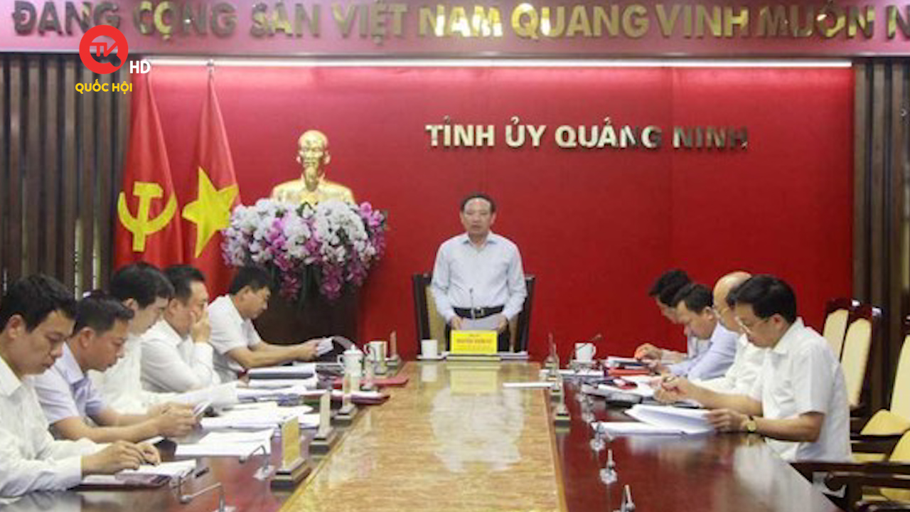 Quảng Ninh khuyến khích cán bộ bị kỷ luật xin từ chức