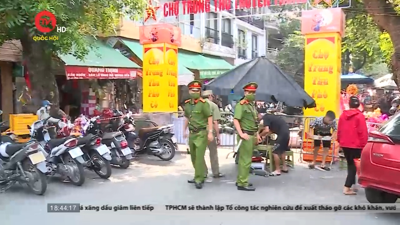 Hà Nội xử lý các điểm trông giữ xe tự phát tại phố Trung thu