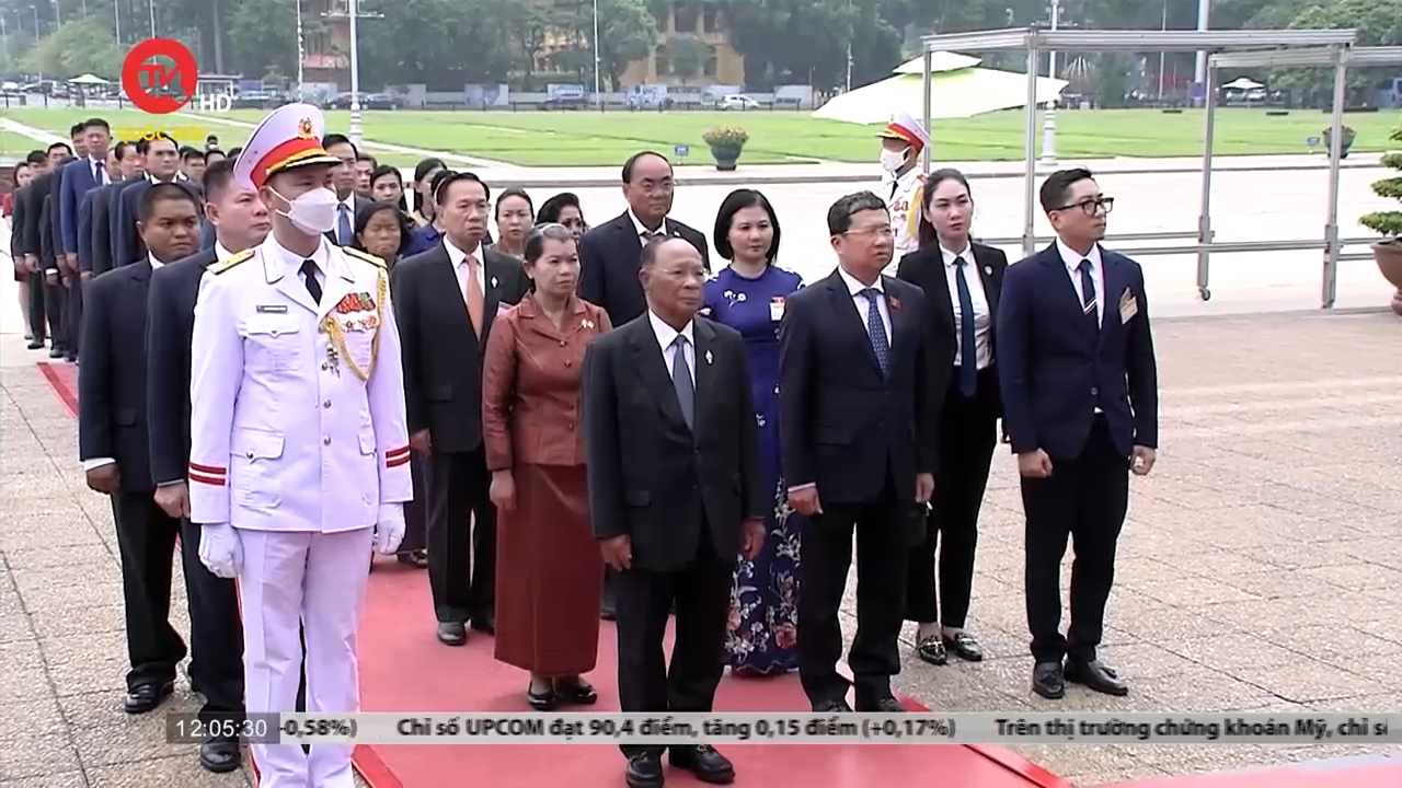 Chủ tịch Quốc hội Campuchia viếng Chủ tịch Hồ Chí Minh