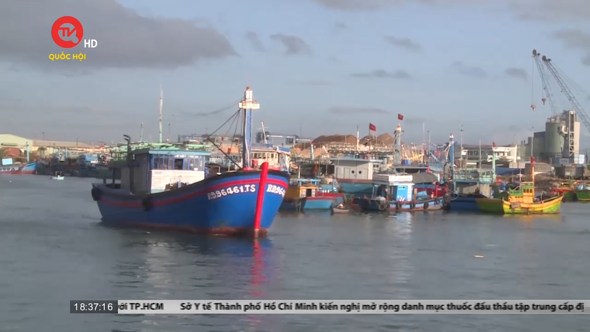 Tàu Quảng Nam đánh bắt hợp pháp trong vùng biển Việt Nam