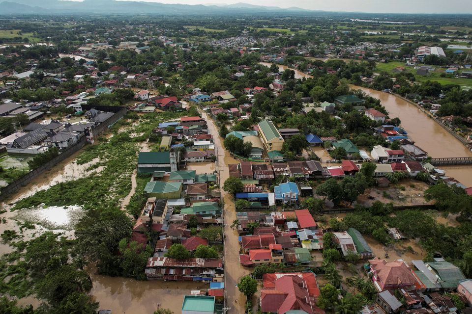 Bão Noru quét qua Philippines, gần 75.000 người sơ tán, ít nhất 5 người chết