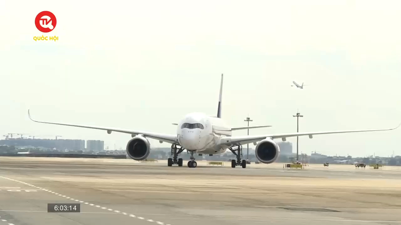 5 sân bay ở Miền Trung tạm dừng khai thác do bão Noru