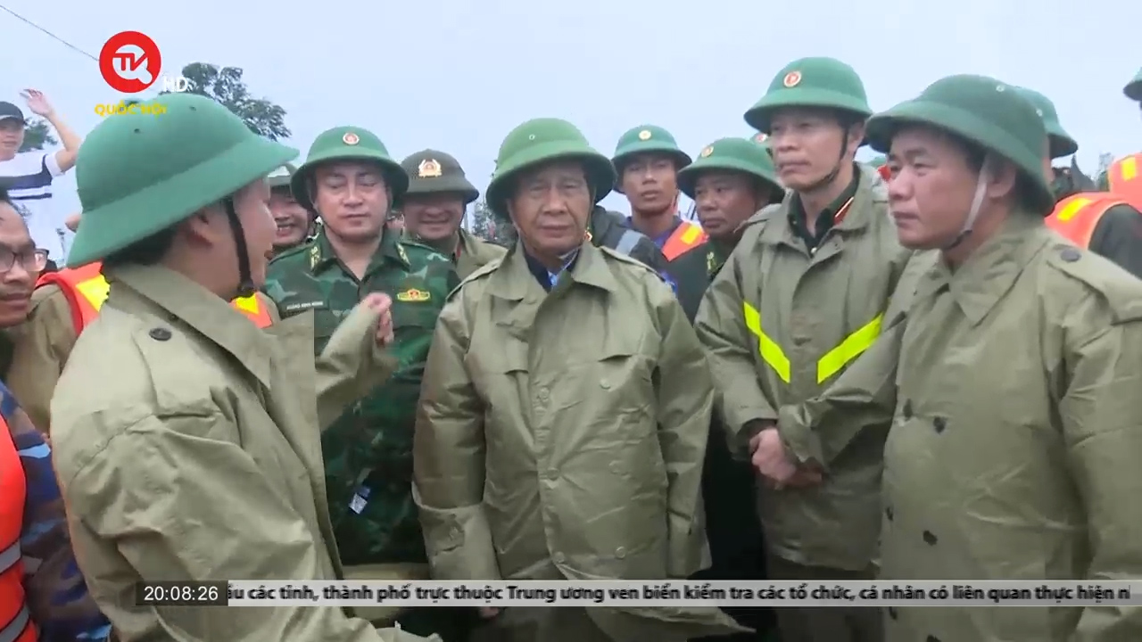Phó Thủ tướng Chính phủ Lê Văn Thành kiểm tra tình hình sau bão số 4 tại Thừa Thiên Huế
