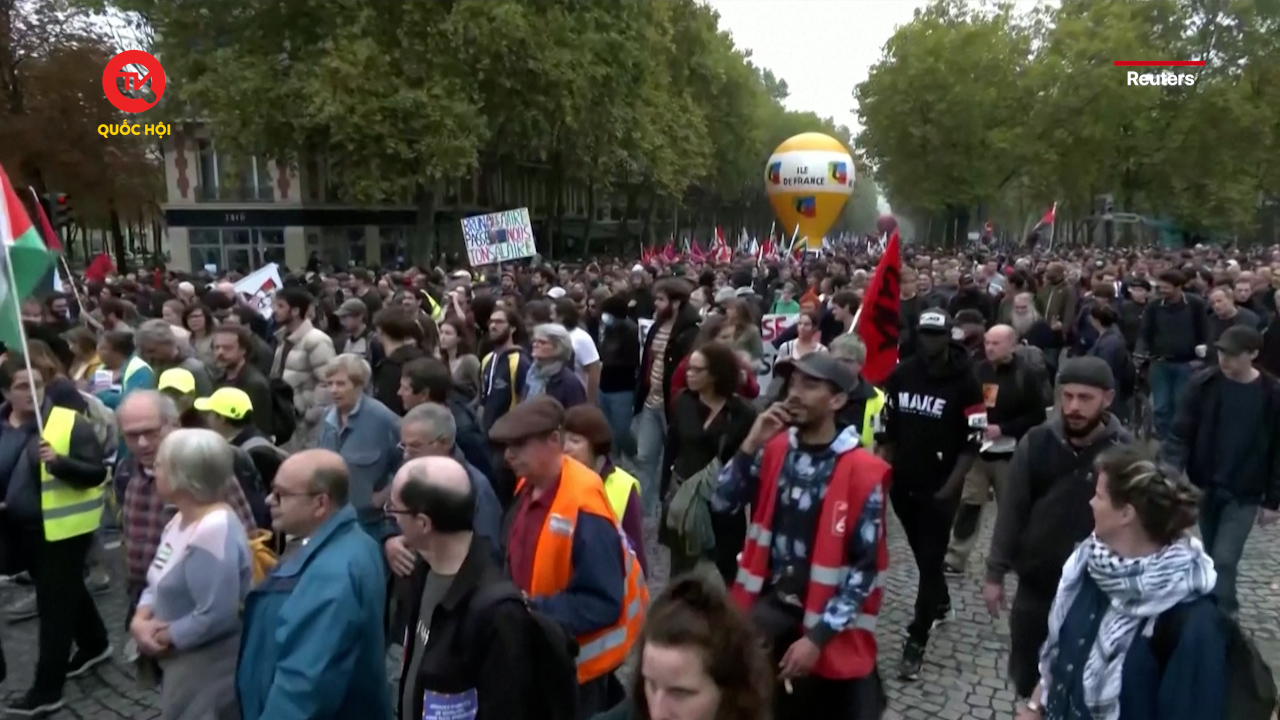 Hơn 100 nghìn người Pháp tuần hành đòi mức lương tốt hơn ở Paris