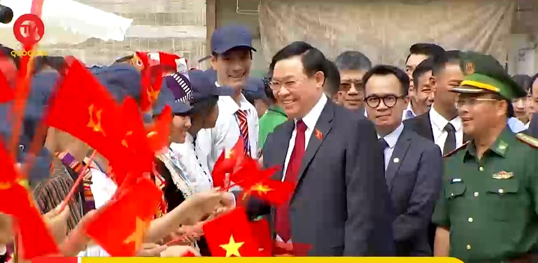 Chủ tịch Quốc hội dự lễ bàn giao Trường THPT Kỳ Sơn, tỉnh Nghệ An