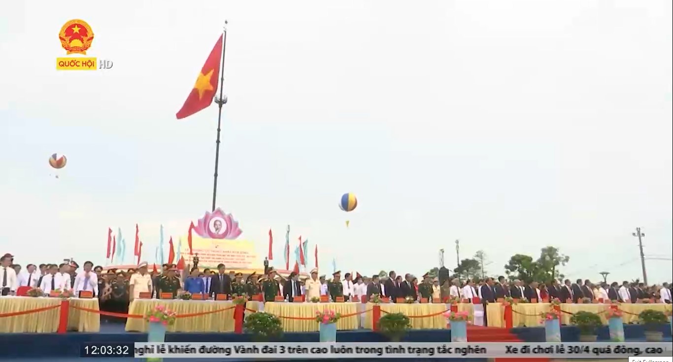 Chủ tịch Nước Nguyễn Xuân Phúc dự Lễ Thượng cờ “Thống nhất non sông”